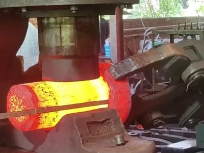 Défauts courants dans les grandes pièces forgées et stratégies de prévention